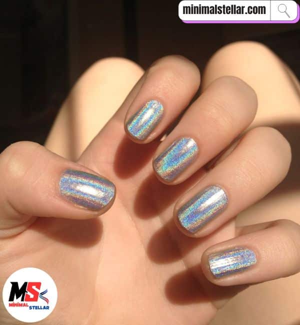 Holographic Manicure: Futuristic Flair